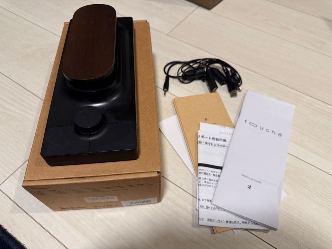 元箱アリ　Expressive E - Touche