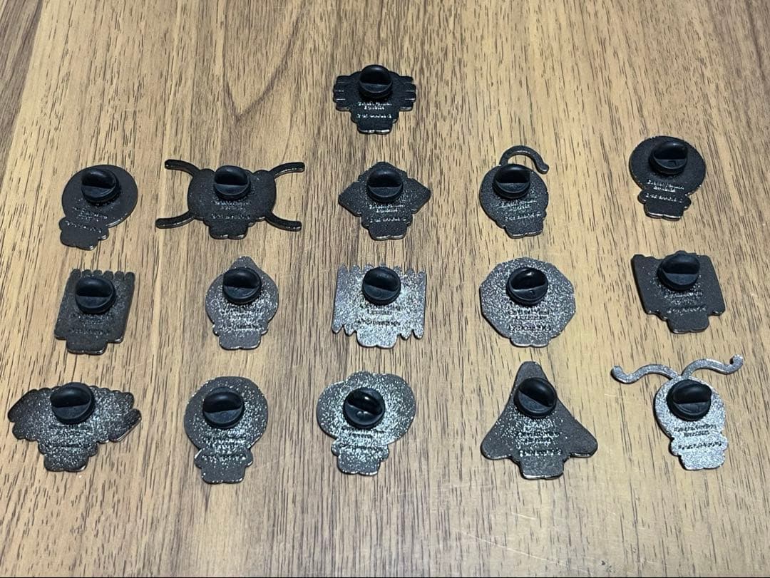 万博 Hello Kitty x Algae ピンバッジ 19個セット