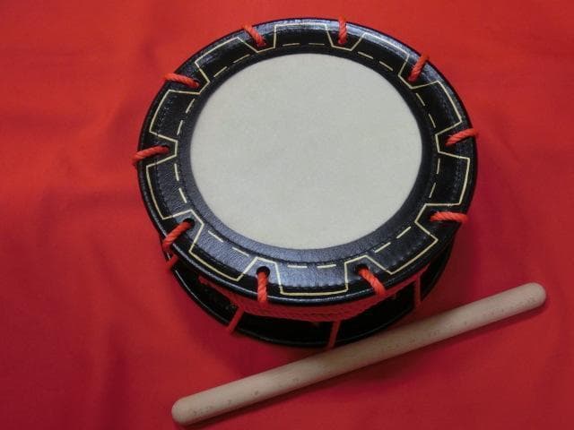 本格沖縄伝統芸能エイサー用締め太鼓(大)直径30cmサイズ　バチ付　新品未使用