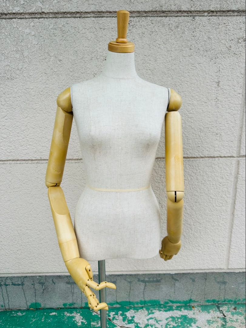【リユース品】可動式アーム付きトルソー　レディース　マネキン