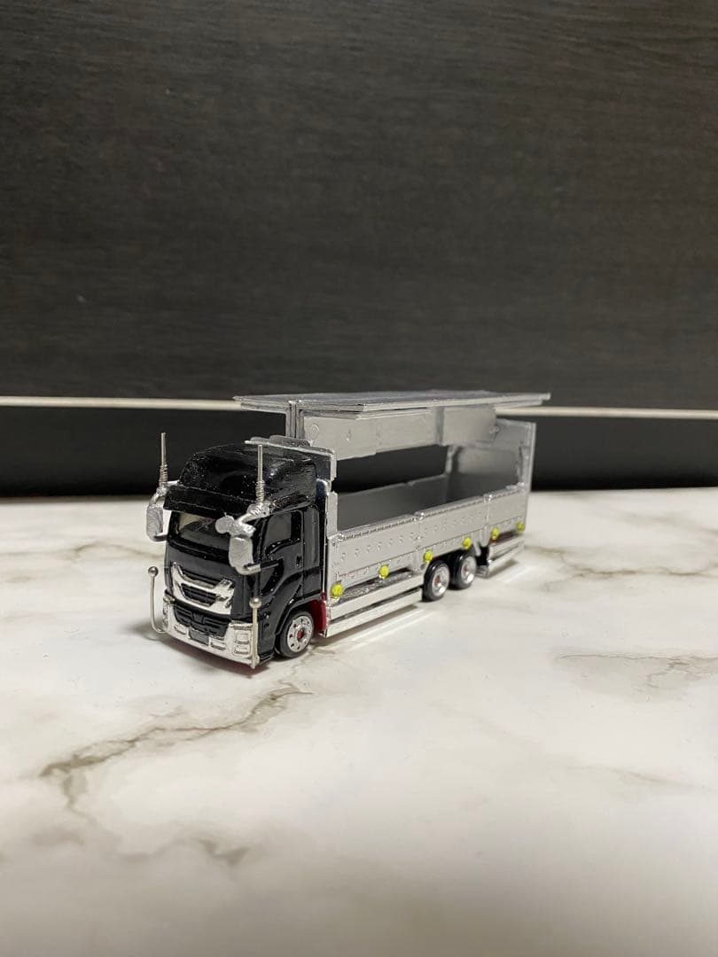 トミカ　GIGAウイング車