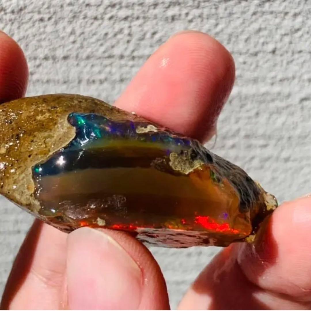 105ctストライプ模様の可愛いオパール原石/鉱物標本