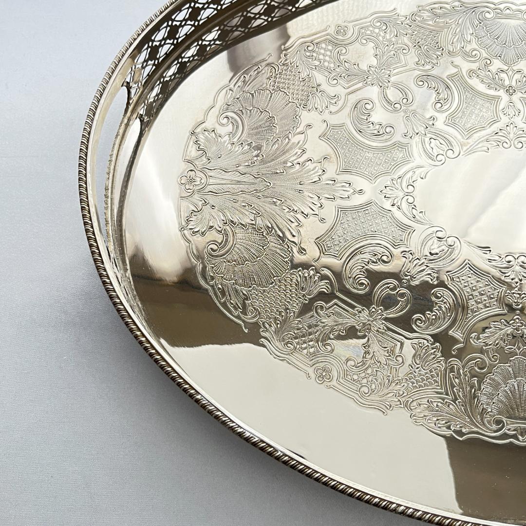 【英国】 ビクトリアンのギャラリートレー オーバル型 40cm 装飾フット