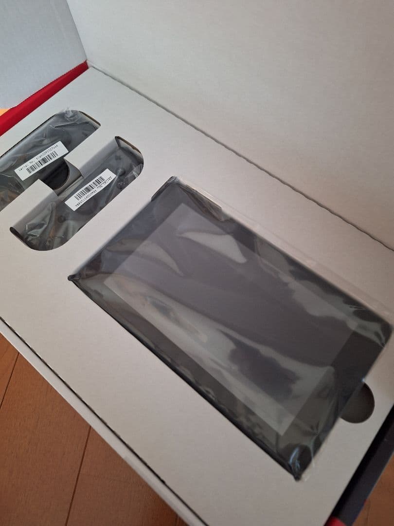 Switch本体+充電グリップ+SDカード64BGセット　バラ売り不可