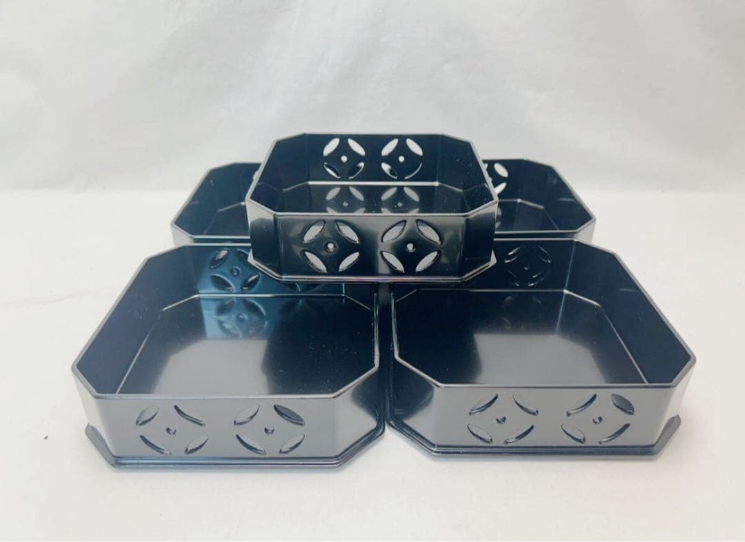 美品 懐石道具 塗師 助田宗明作 木製黒真塗 七宝透 5段縁高重 利休好写 共箱