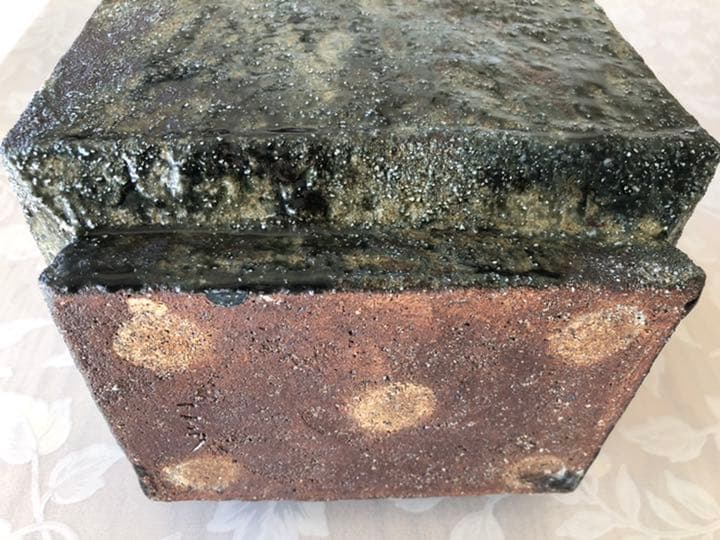 伊賀忠央窯　秋野宏和作　苔肌焼長方壺