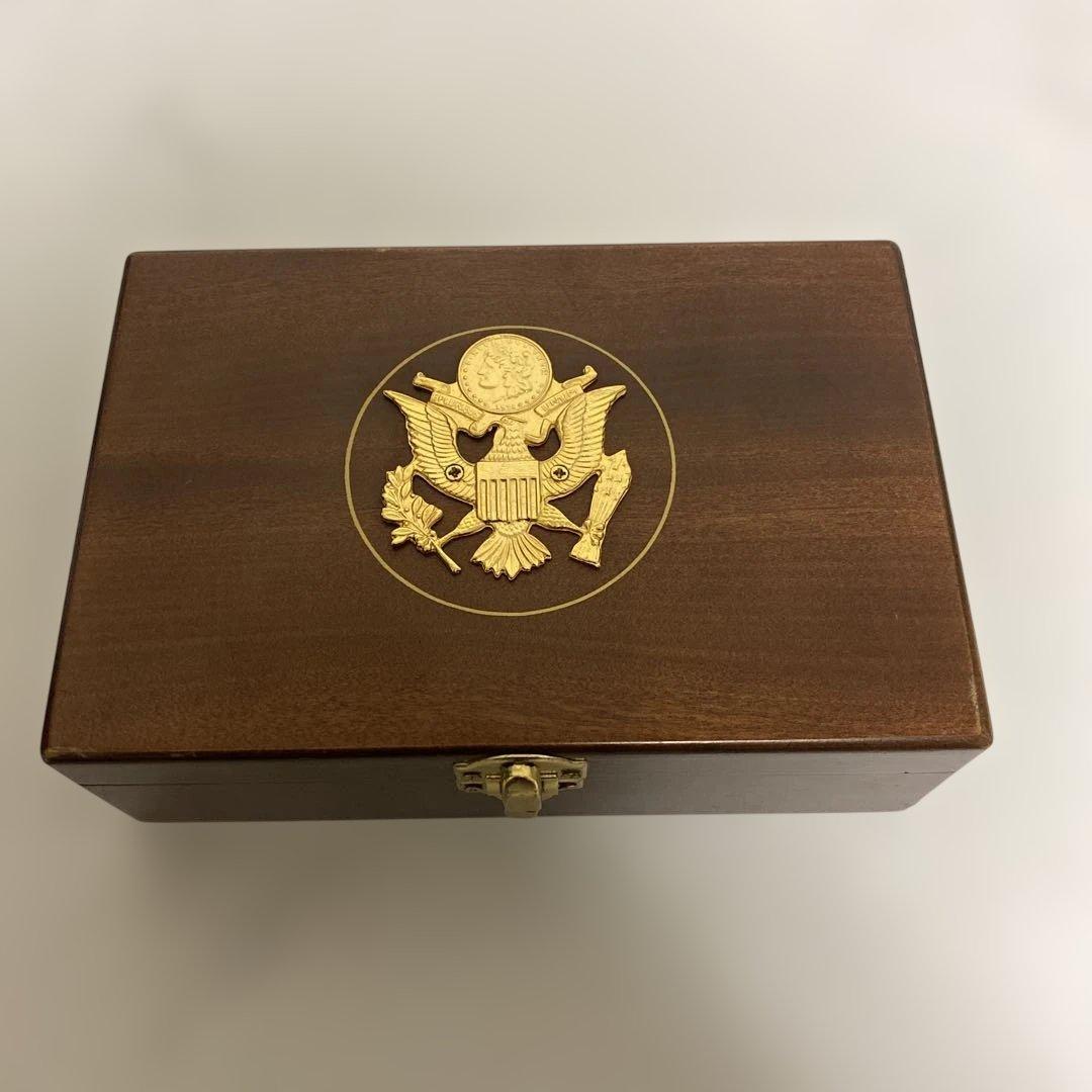 未使用　マリリンモンロー没後30年記念トランプ木製トランプケース 米国国章