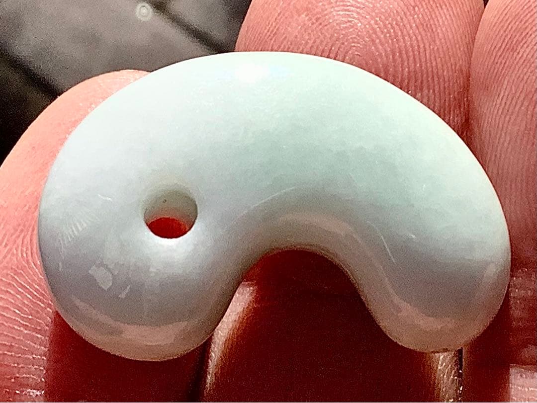 ✳お値段ご遠慮なく‼️高価糸魚川翡翠氷アイスジェイド勾玉　極上物　機械鑑定付本物‼️