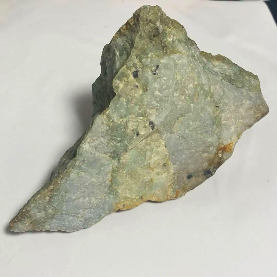 希少品　鳥取県　若桜翡翠原石　灰青×オレンジ×緑　割石皮付き　765g