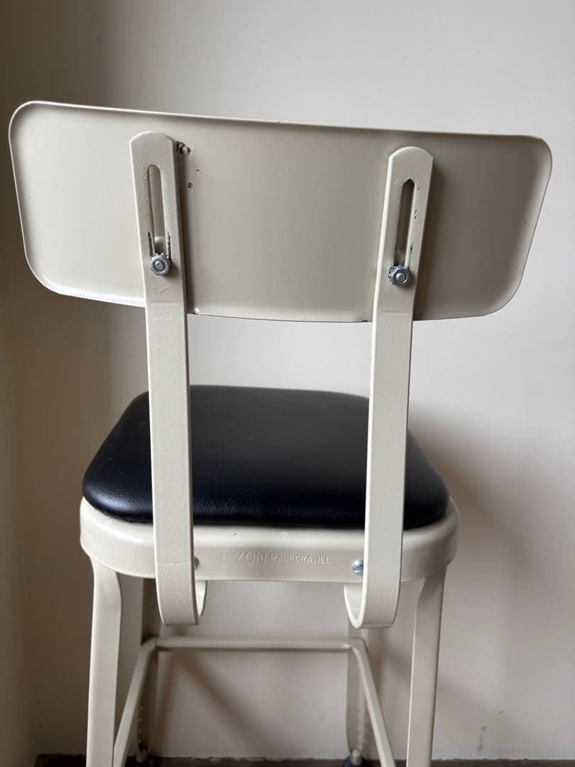 【廃番】リオン LYON　ファクトリースツール ＋クッション ＋バックレスト付き