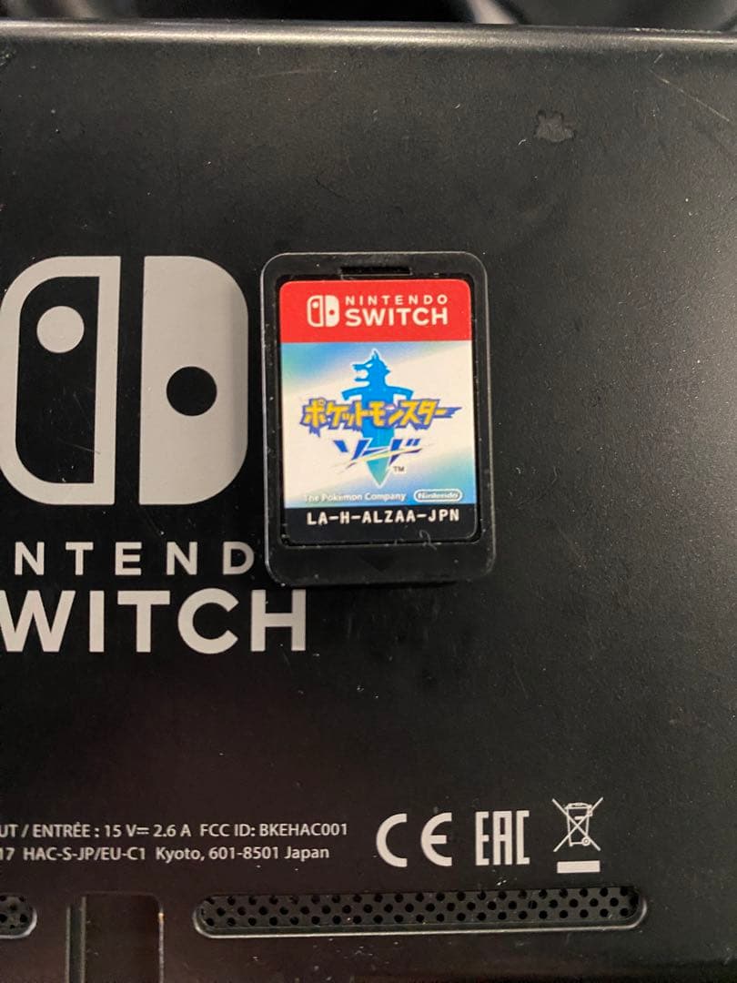 【中古品】Nintendo Switch 本体 グレーとポケモンソードのセット
