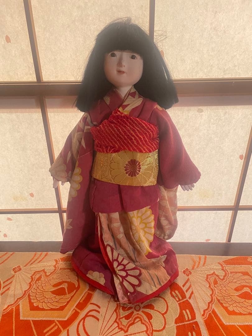 レトロ伝統的な可愛い女の子　日本人形 赤紫着物
