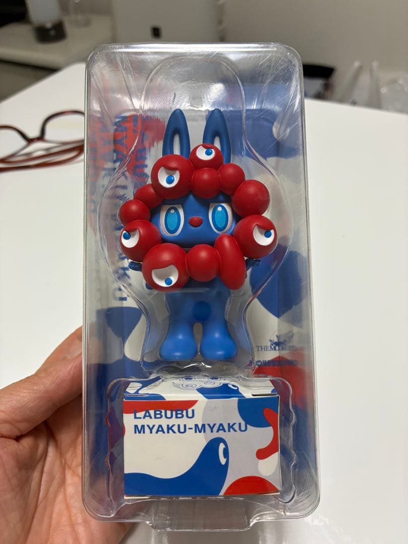 ラブブ　ミャクミャク　LABUBU MYAKU-MYAKU