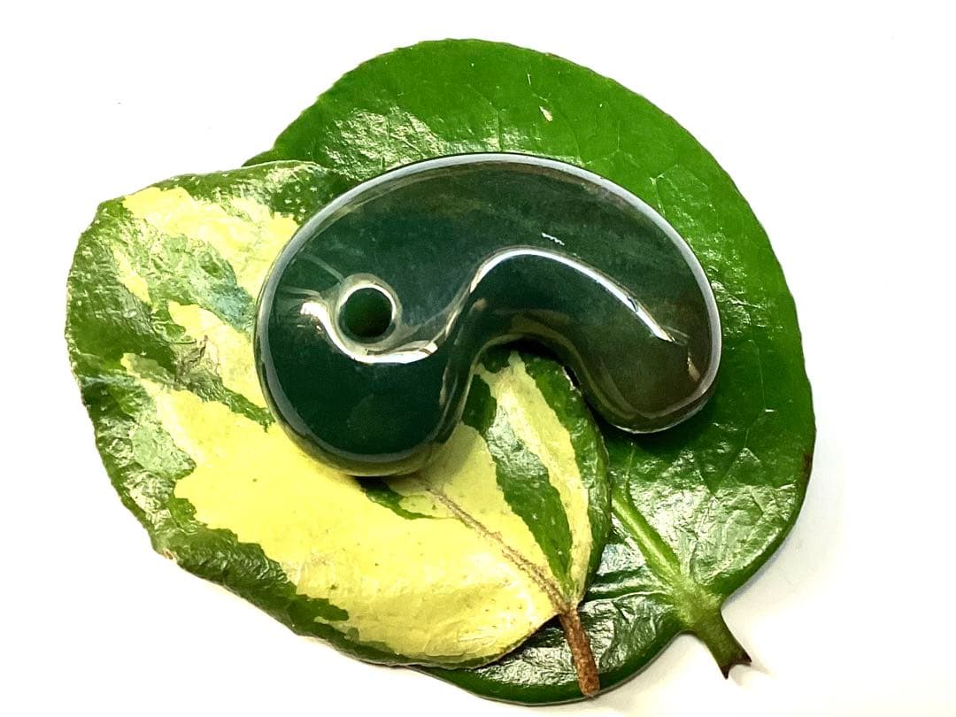 ✳入手無理の1点‼️青緑の碧玉勾玉　出雲石*再結晶線入り*赤線入り　コレクション‼️