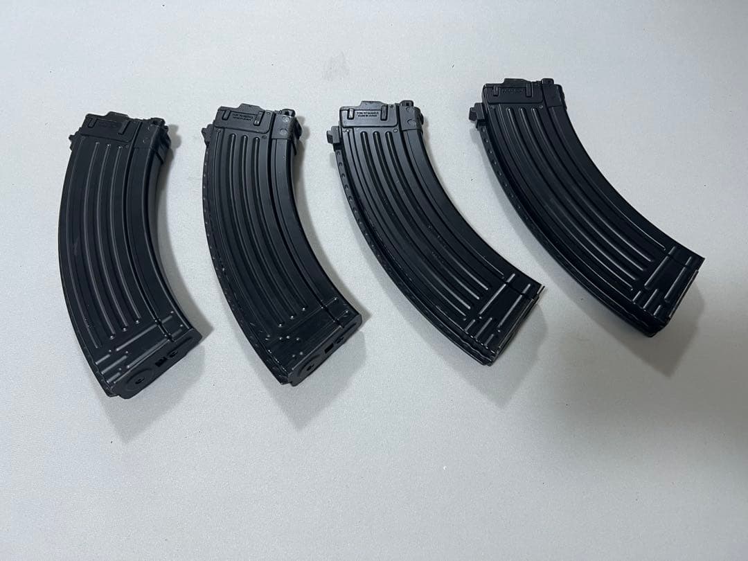 東京マルイ　AKMガスブロ　マガジン4つ