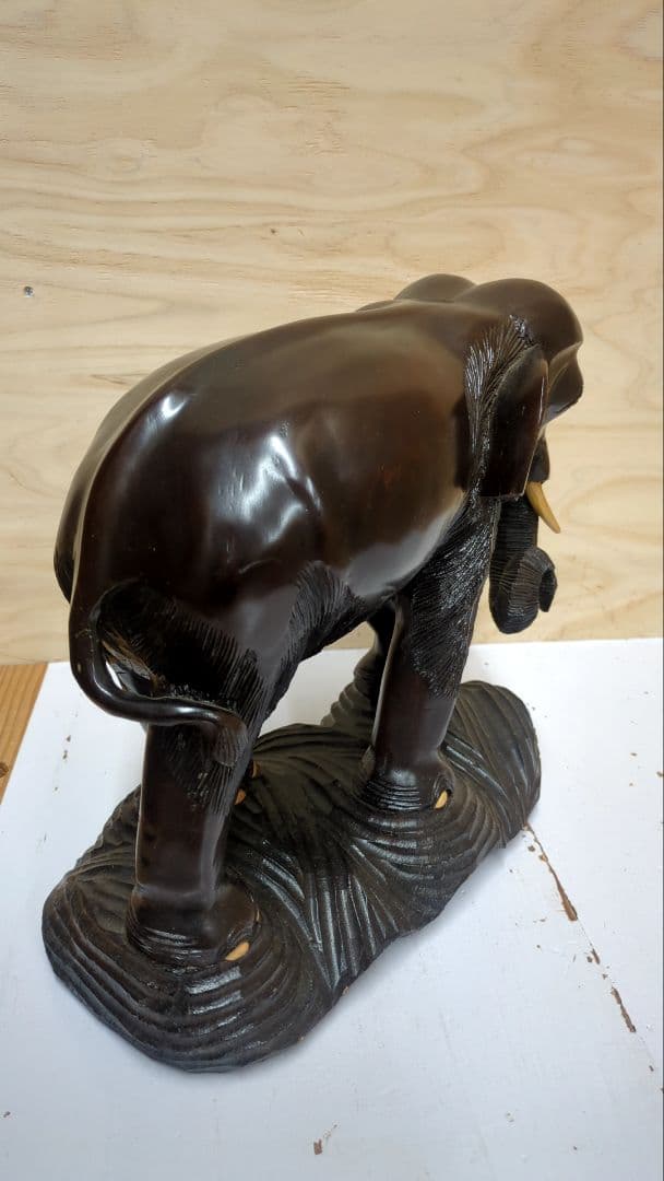 NO.2029　木製象の彫刻　木工芸品　置物