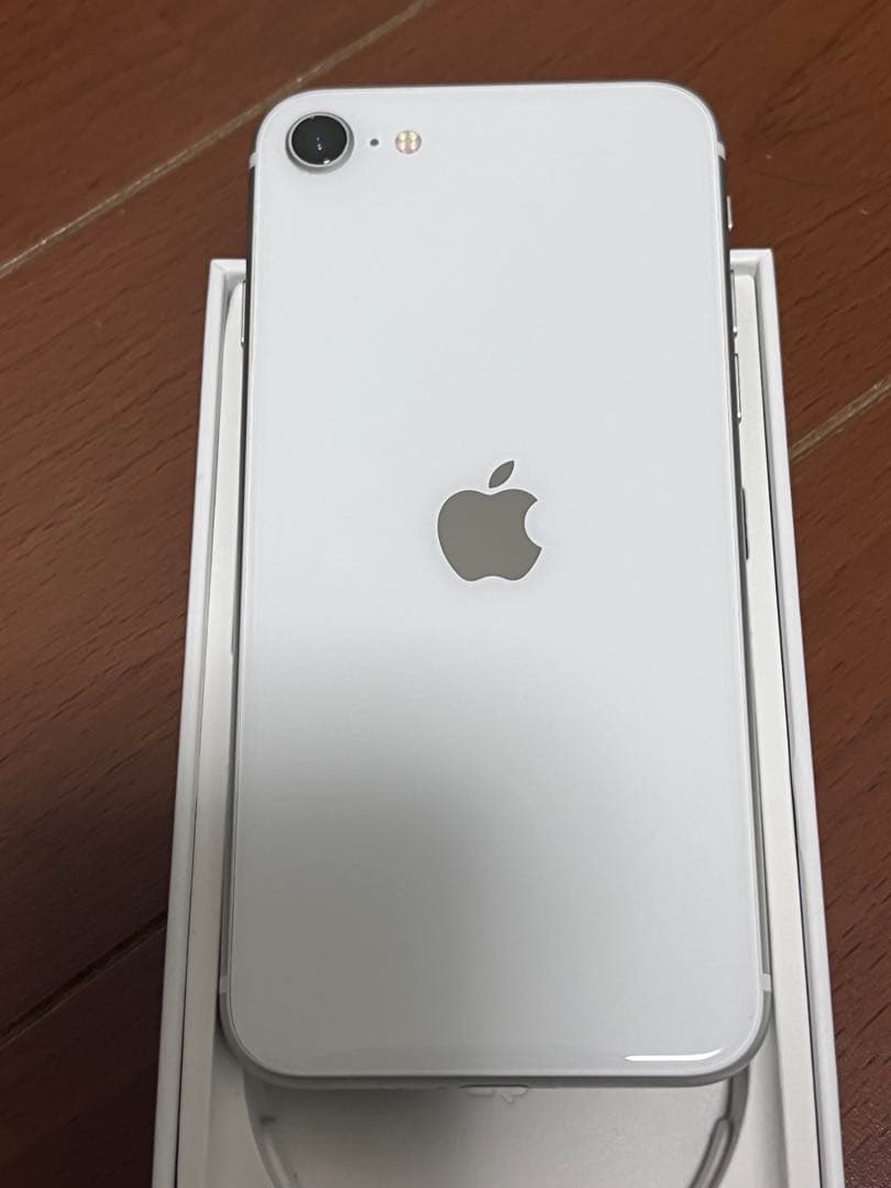 Apple iPhone SE (第2世代) ホワイト　64GB ジャンク扱い