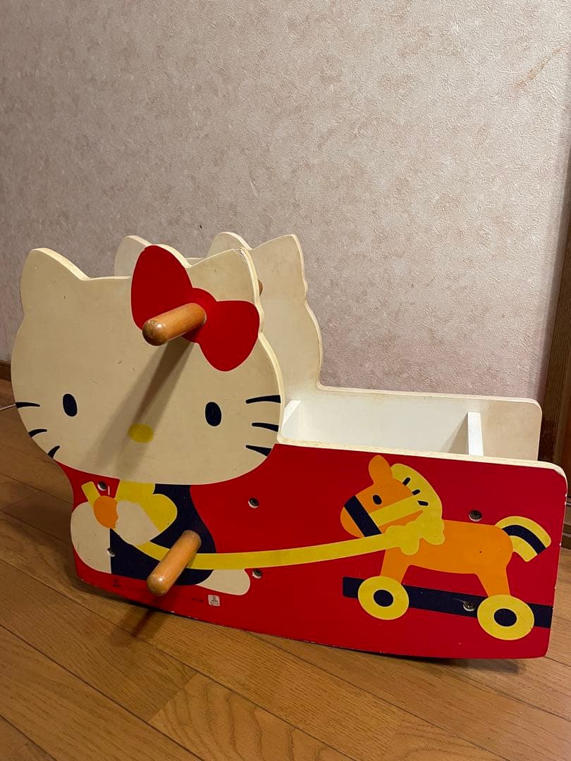 サンリオキティ　木製おもちゃ箱　収納BOX 木馬