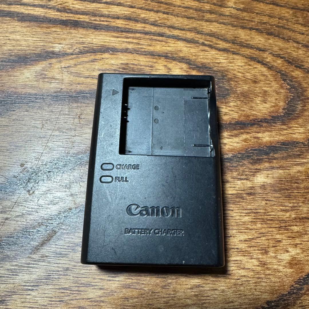 Canon デジカメ　IXY140 充電器付き