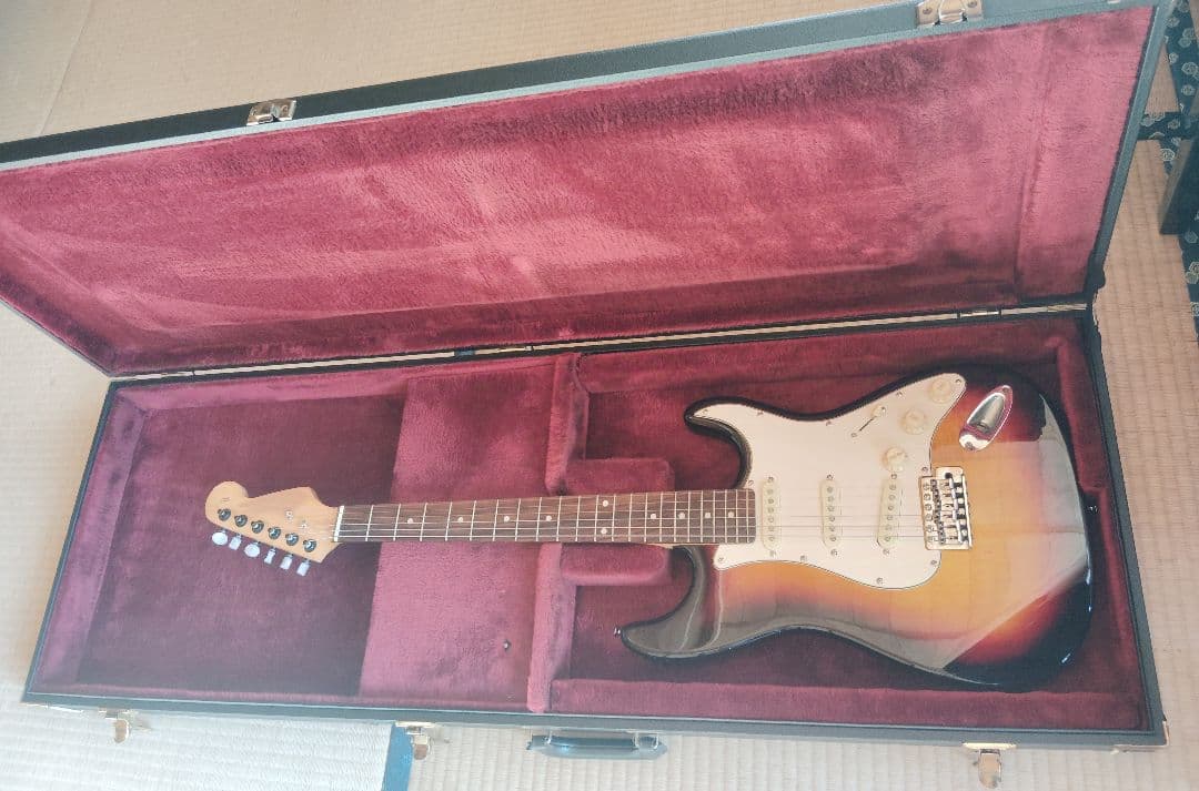 【中古】ギター?ハードケース＋エレキギター