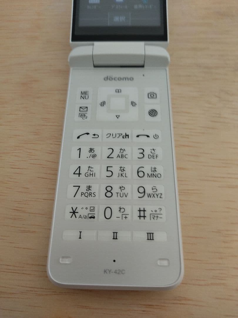 NTTドコモ 　DIGNO　KY-42C ホワイト折りたたみ携帯電話
