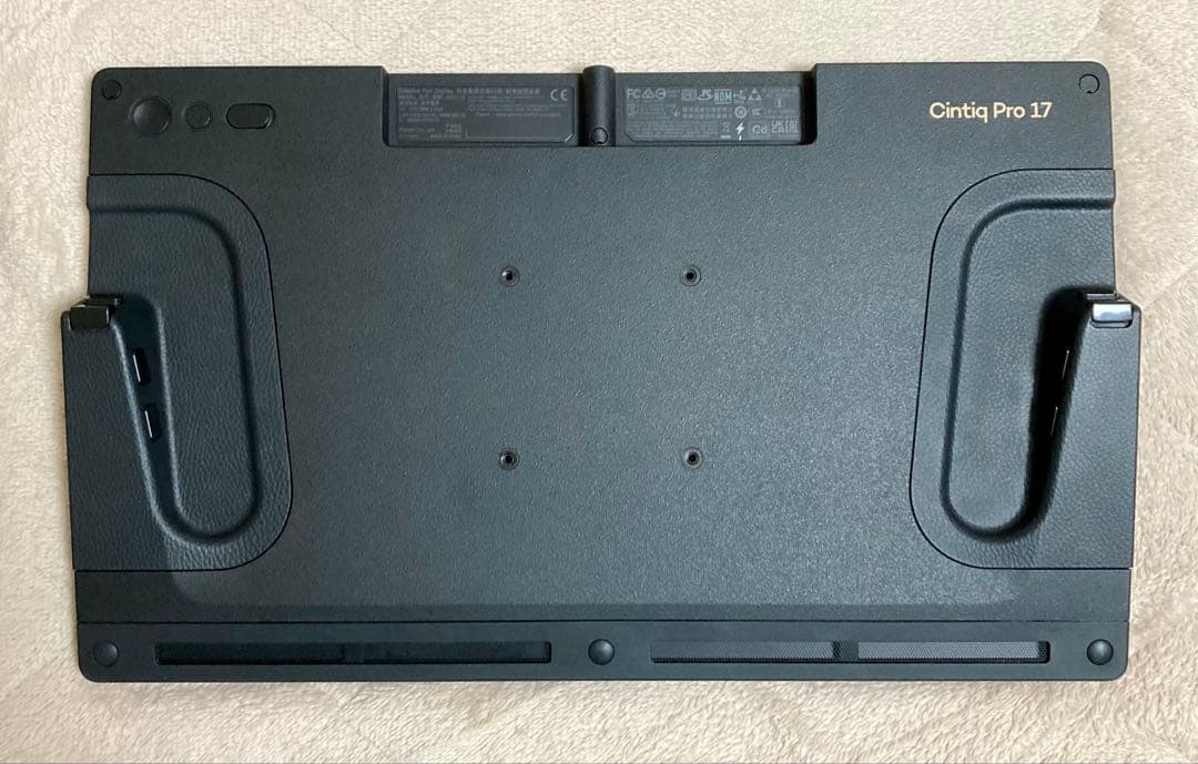 液タブ・ペンタブ Wacom cintiq pro 17