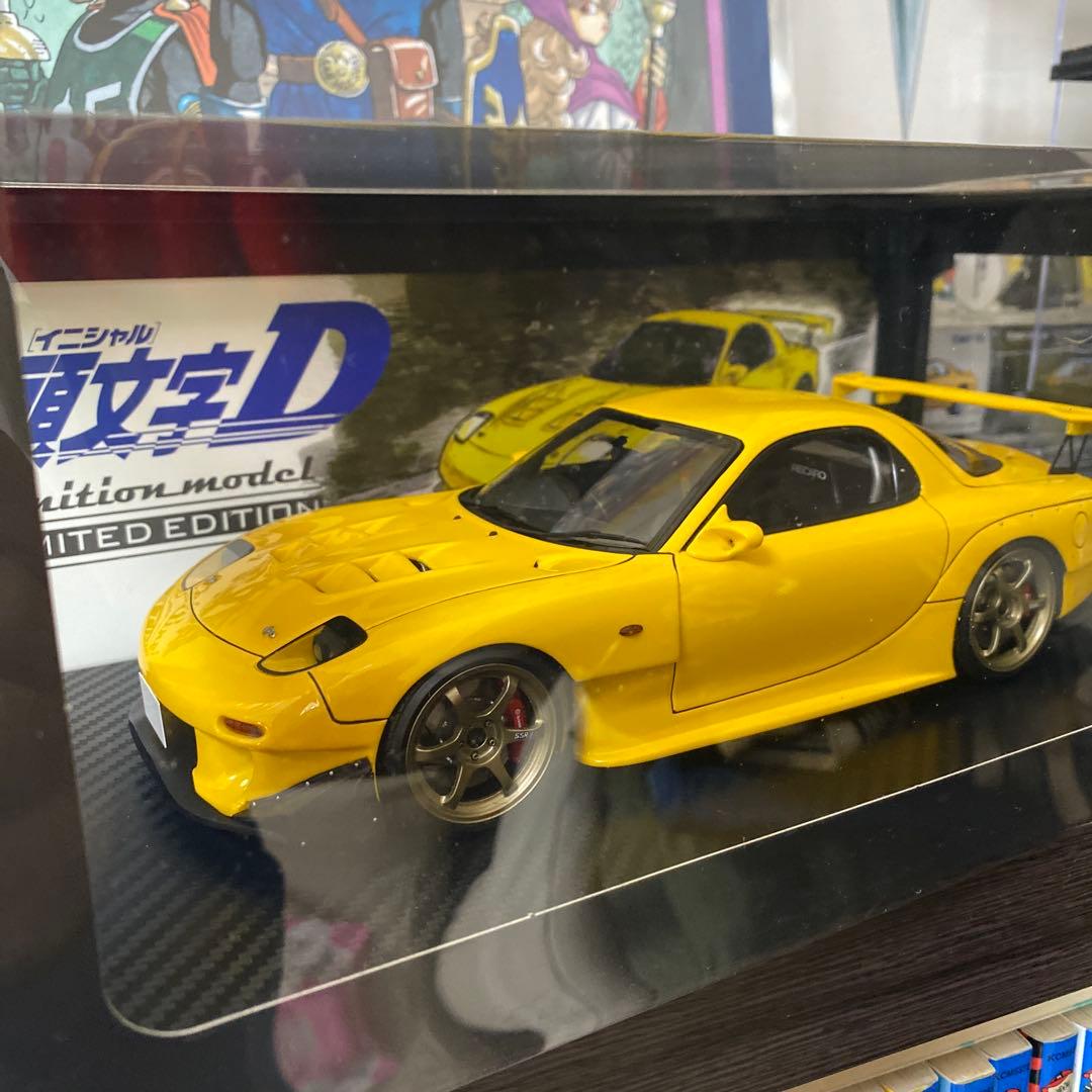 イグニッションモデル　イニシャルd. FD3s. 1/18