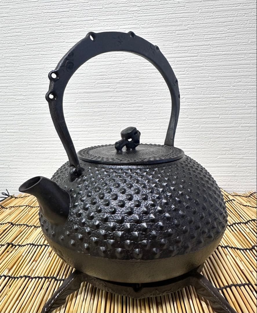 未使用、保管品　南部成龍堂鋳造所　斎峰　及川光正造　宝珠形馬蹄鉉　南部鉄瓶