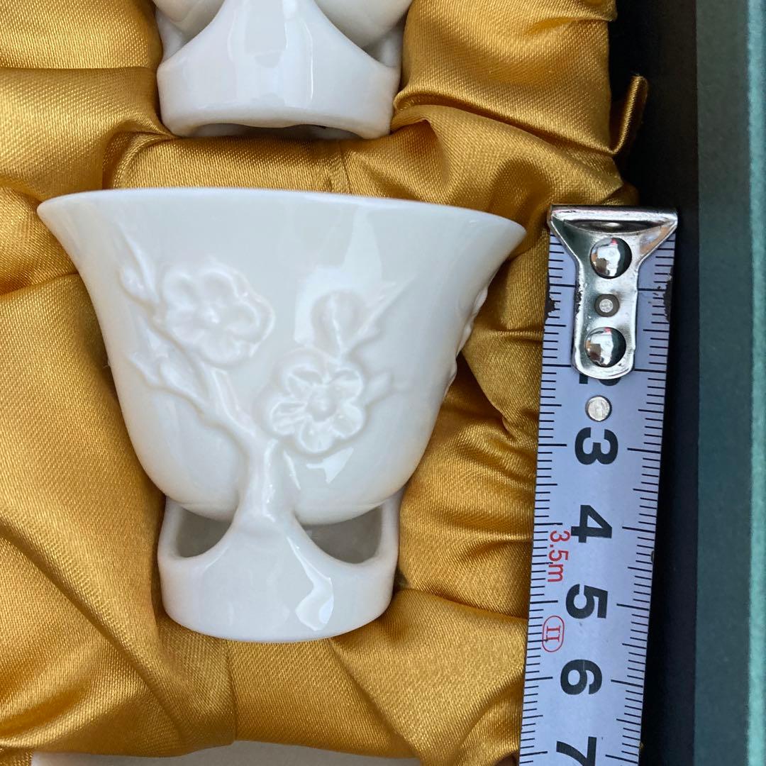 乳白磁雪梅枝脚付き　飲杯セット　台湾　宜龍　EILONG　イーロン