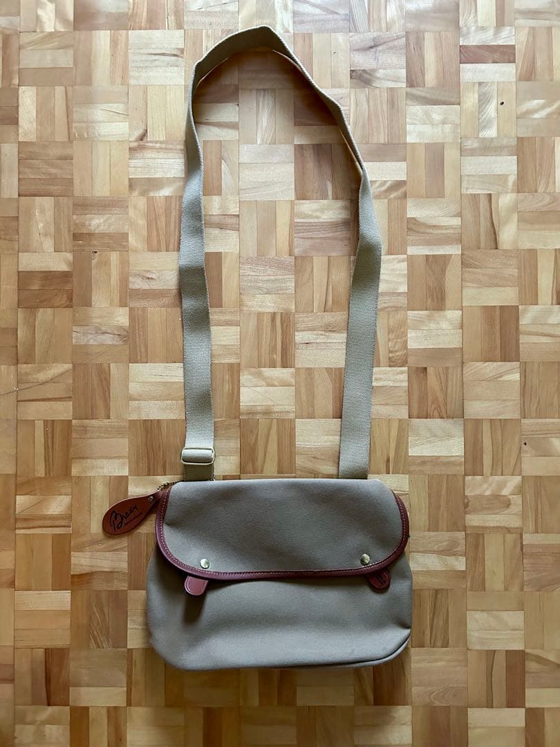 Brady AVON カーキ ショルダーバッグ