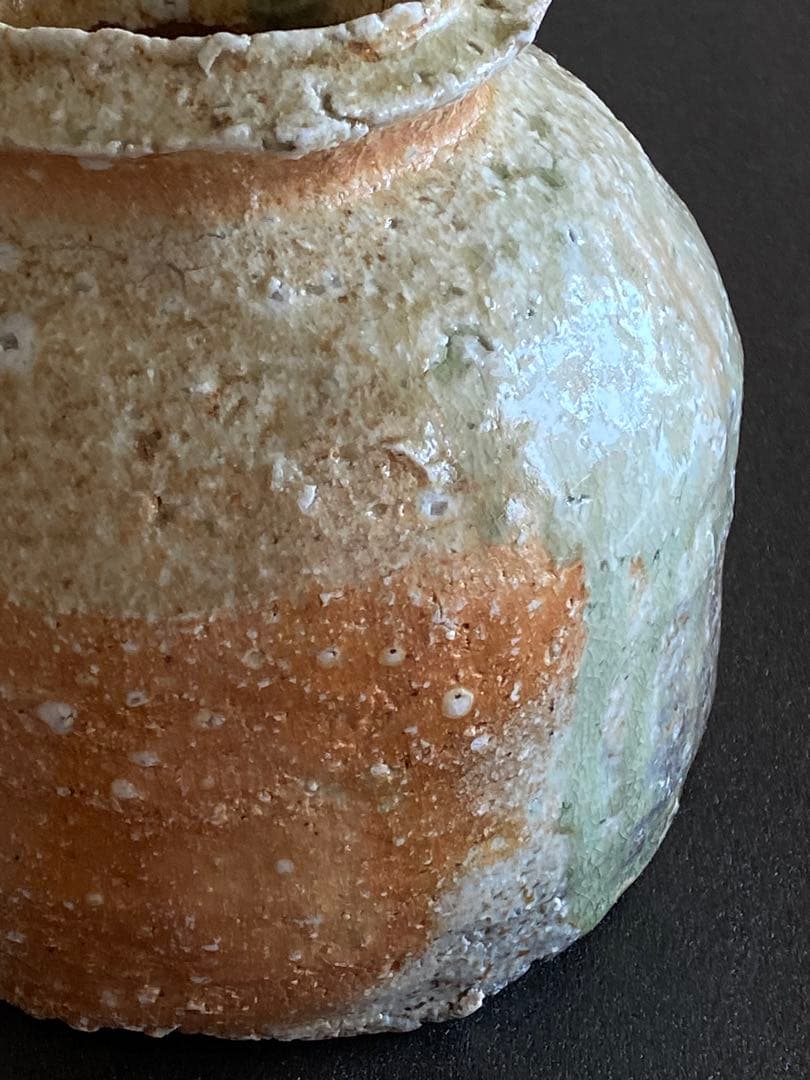 信楽焼　壺　うずくまる　井村侊生　　#3207