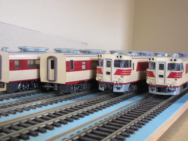 国鉄 キハ80系 特急形気動車 4両セット HOゲージ (金属製・カツミ製）