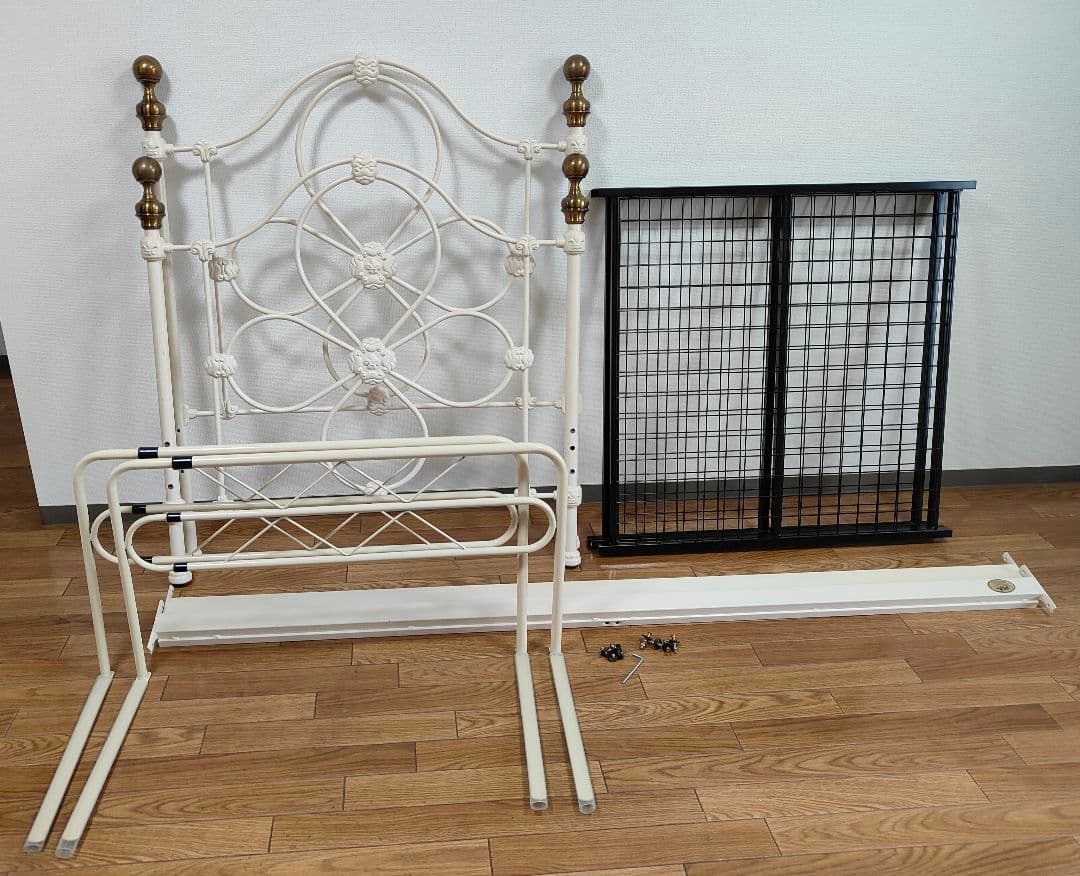 ローラアシュレイ　シングル　アイアン　ベッド　フレーム　ベッドガード付