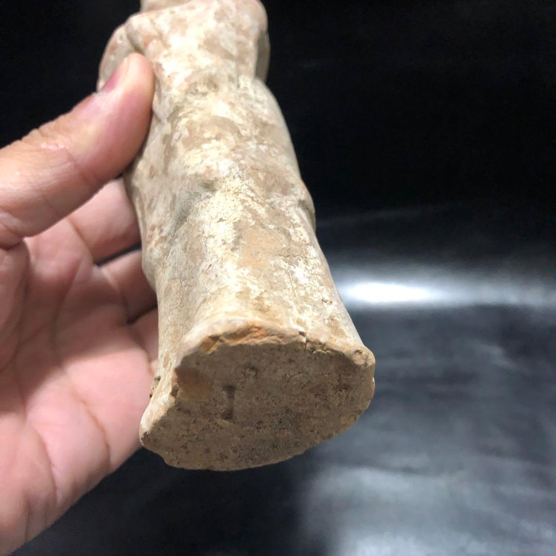 蔵から中国古銭と一緒の箱から出てきた 5体の内の1体　 女の人の中国古美術土器