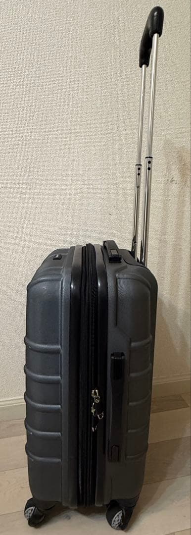 T*n様 Samsonite グレー キャリーケース 4輪