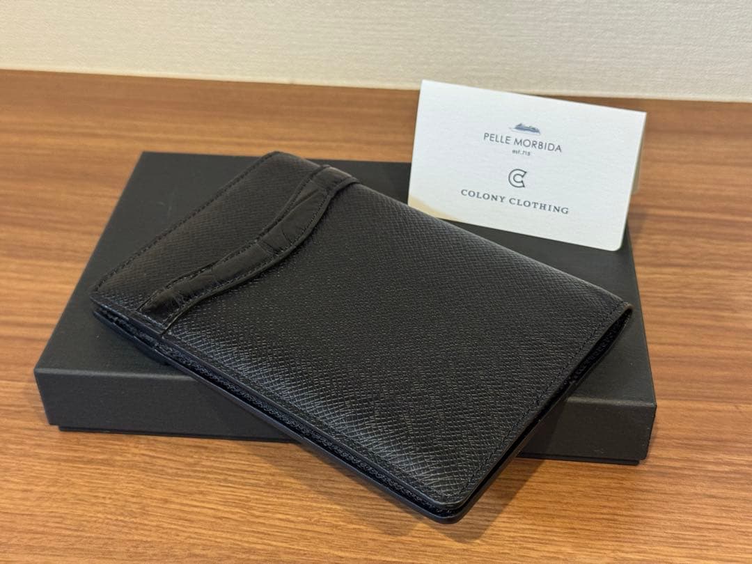 Pelle Morbida ブラックパスポートケース