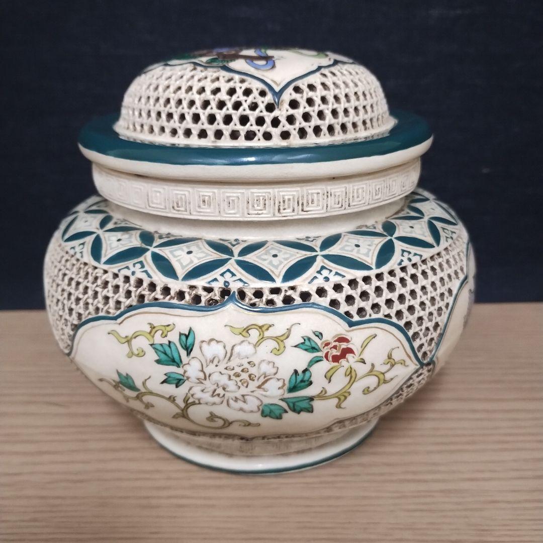 透かし彫りの香炉 青い獅子