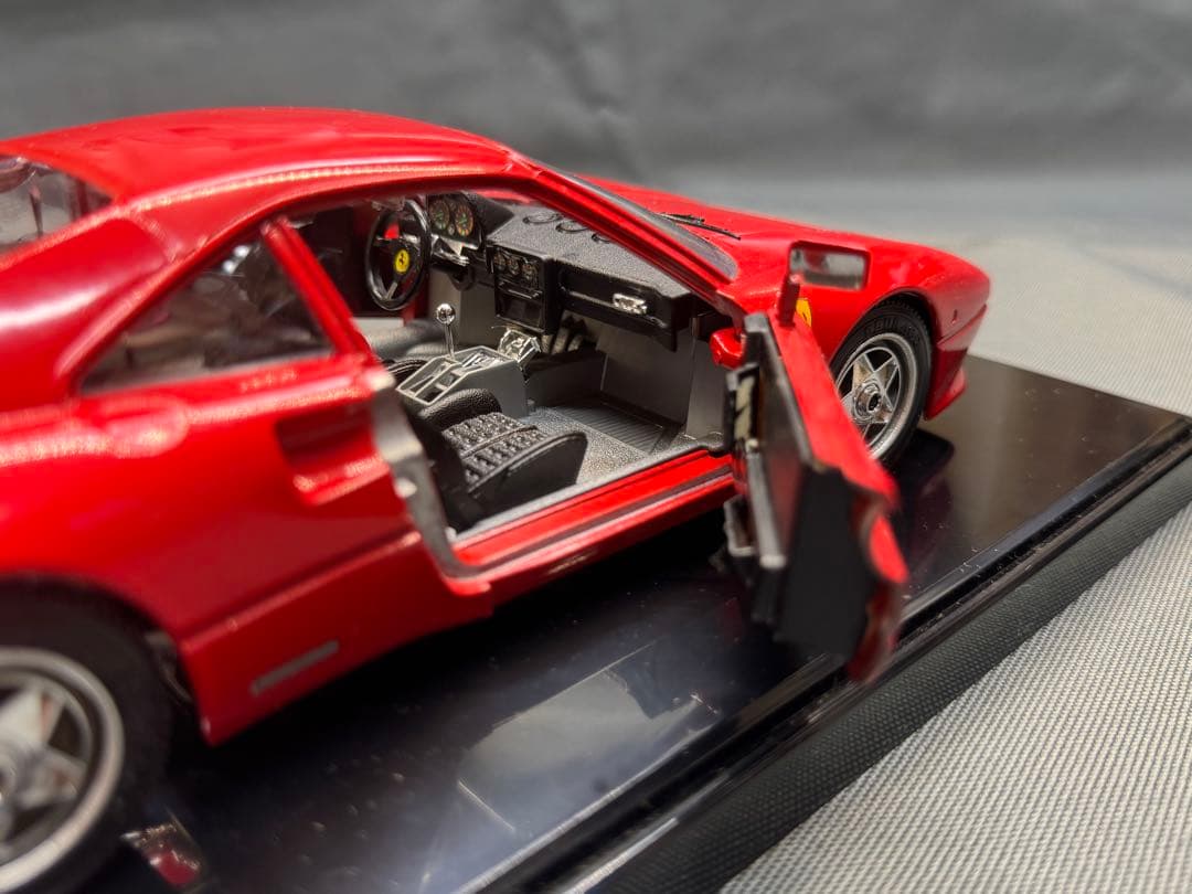 Ferrari 308 1/18スケール ミニカー