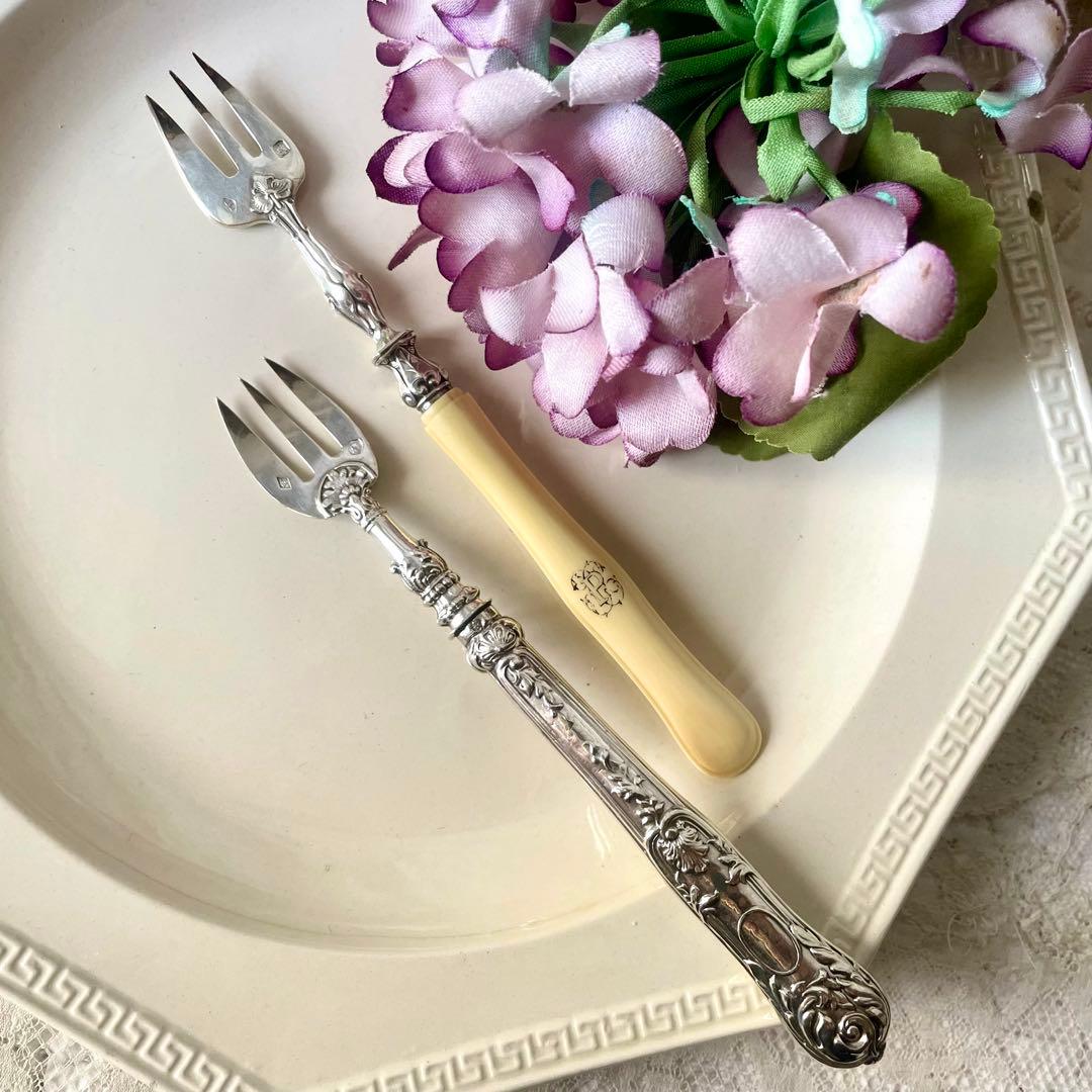 アンティーク　純銀製オイスターフォーク2本&ナイフレストピュイフォルカ3点セット