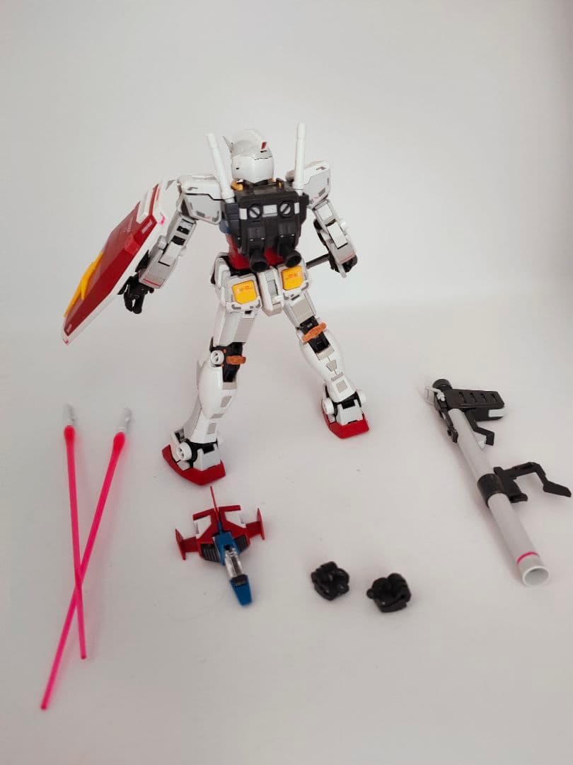 【RGガンプラ完成品】 RX-78-2 GUNDAM リアルグレード 1/144