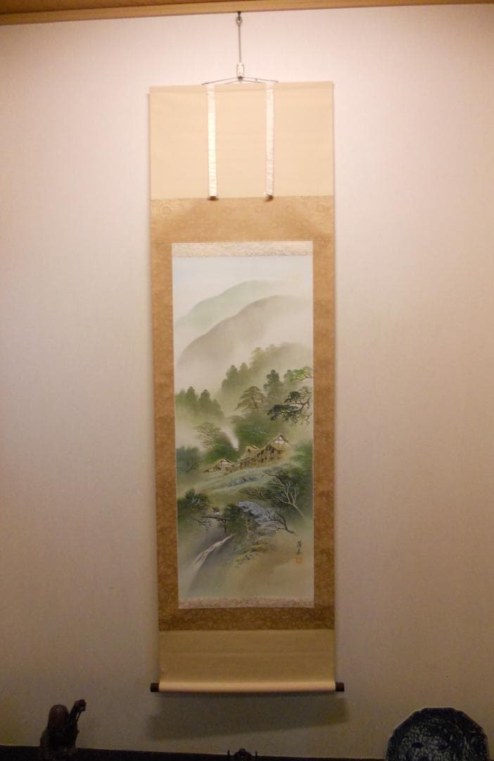 掛け軸 昇岳 深山緑彩 絹本 希少 軸装 茶道具 掛軸 です。
