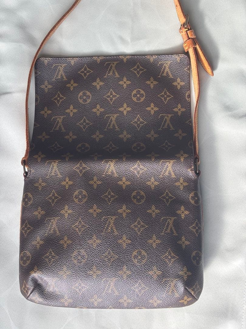 Lovis Vuitton ルイヴィトンモノグラムバッグ
