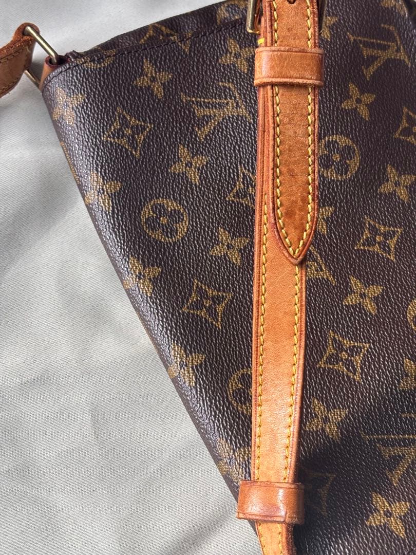 Lovis Vuitton ルイヴィトンモノグラムバッグ