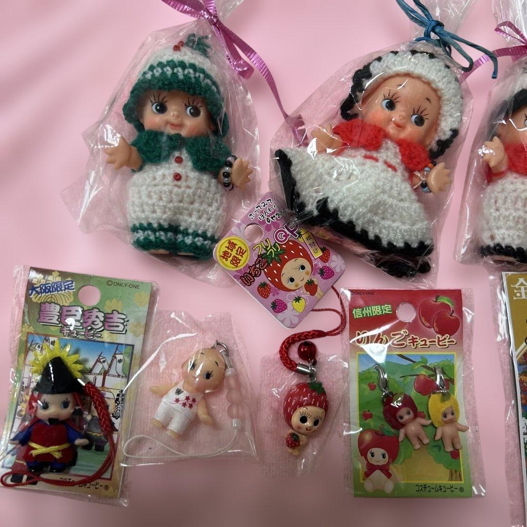 キャラクター人形3体セットとストラップ