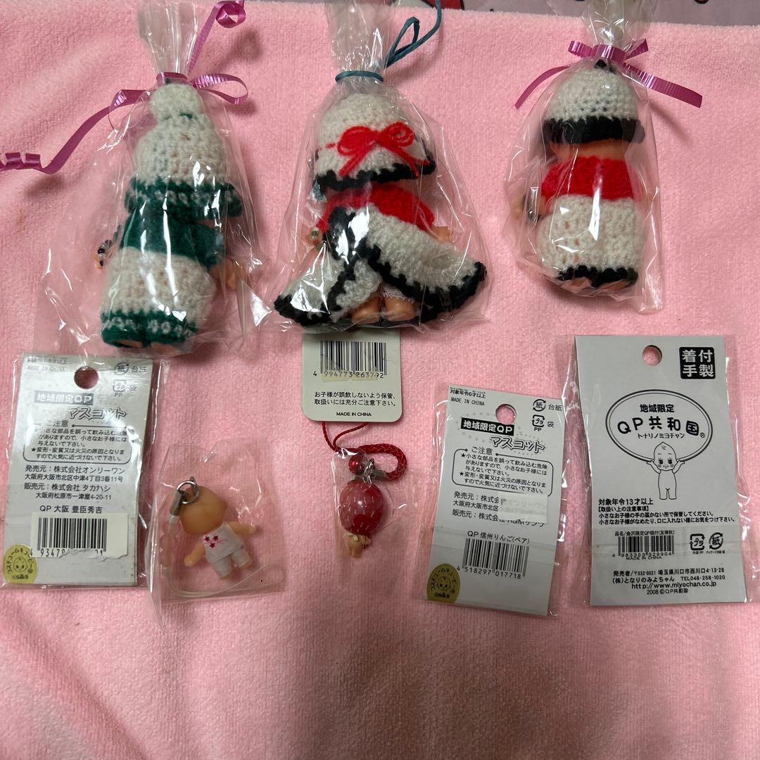 キャラクター人形3体セットとストラップ