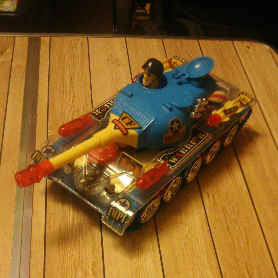 透明戦車 スーパータンク スケルトン JIN LI