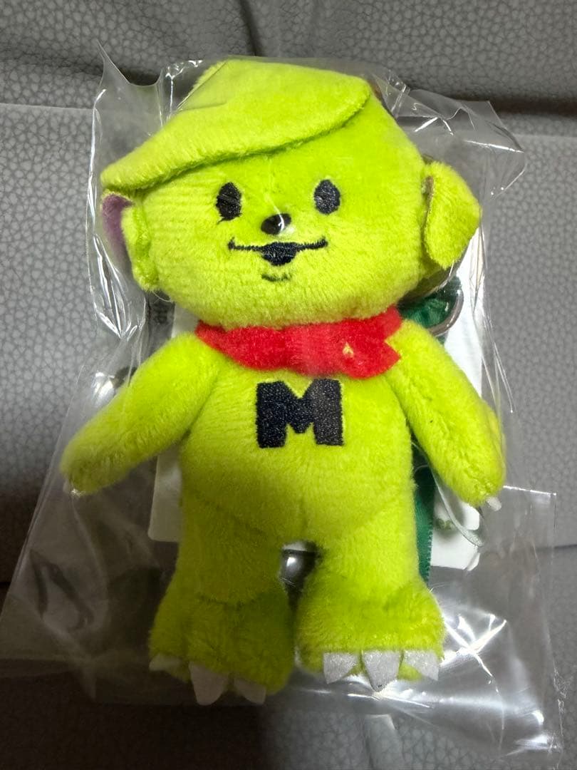 緑色のマスコットキャラクターミセスグリーンアップルメメルキーホルダー