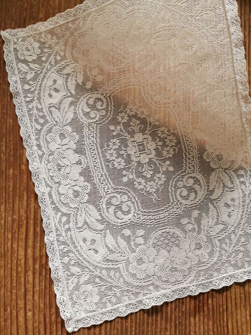 アンティーク 目の細かな◻◽フィレレース レクタングル トレイクロス ローズ紋様