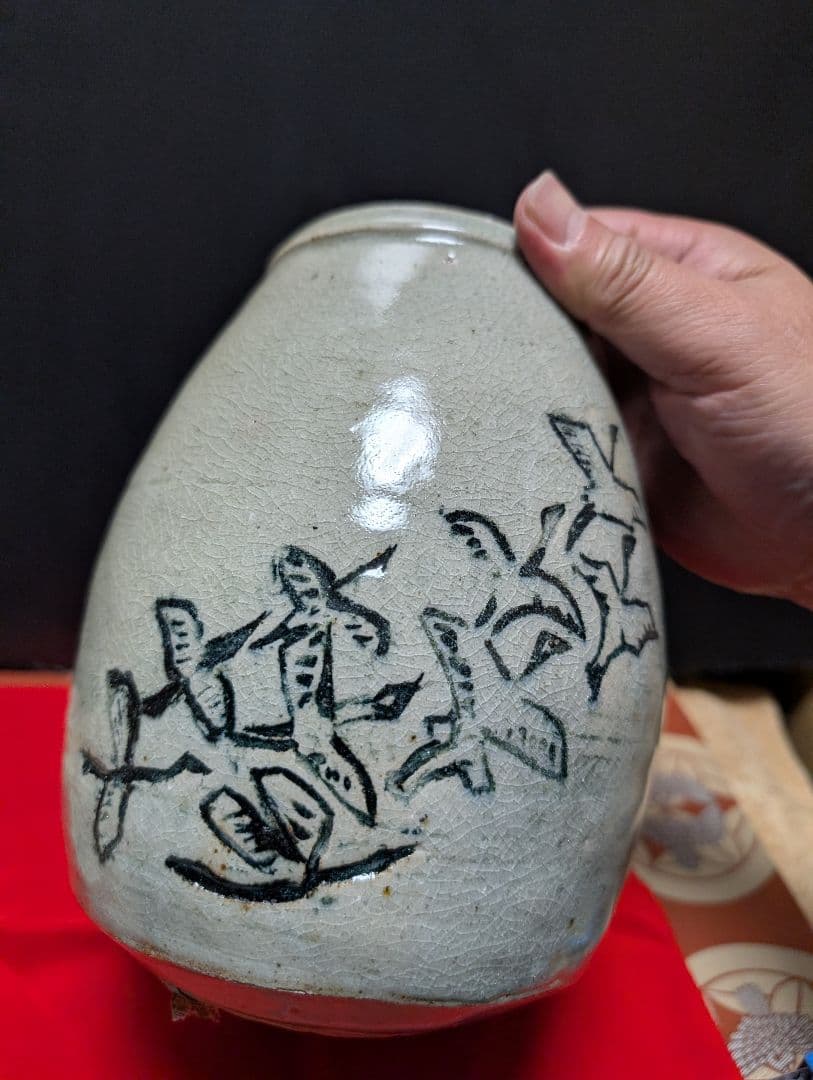 花模様のつぼ型陶器時代物