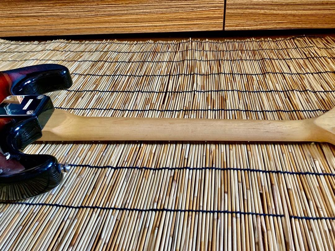 ☆美品　ローノイズで多機能搭載　BUSKERS SSH ST